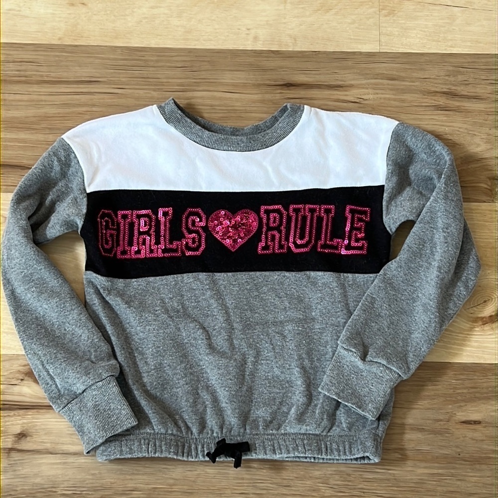 Sweatshirt. Size 7